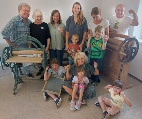 Das Team des Museum Bernhardsthal und die Kinder beim Ferienspiel 2025