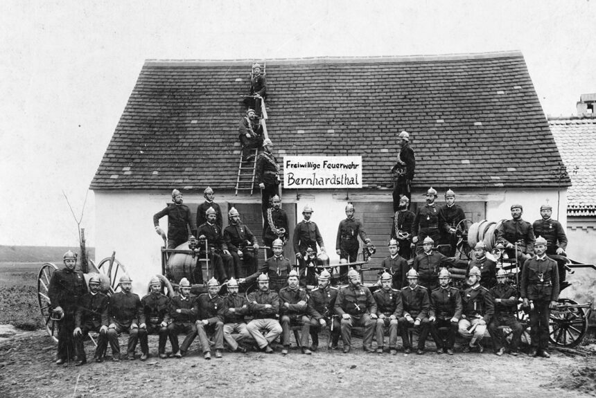 Freiwillige Feuerwehr Bernhardsthal - die Mannschaft 1902